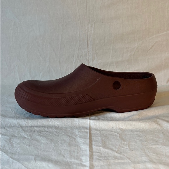 CROCS Men's 7/Womens 9 in Burgundy Slip-On Mammoth Mule Clogs - Picture 4 of 9